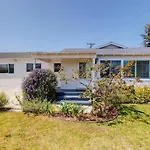 Dazzling Westside 4 Bedroom Home-Minutes To The Beach