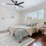 Dazzling Westside 4 Bedroom Home-Minutes To The Beach