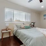 Dazzling Westside 4 Bedroom Home-Minutes To The Beach