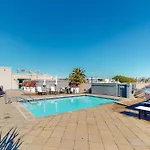 Stunning 2 Bedroom 3 Bathroom Unit Witm Amazing Views
