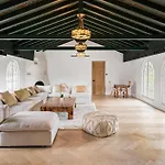 Contemporary Spanish Estate In Beverly Hills