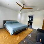 Spacious Resort Getaway @ Echo Park Ranch - Luxury Indoor/ Outdoor Home Steps From Sunset Blvd, Echo Park Lake, Dodgers Stadium