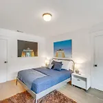 Los Angeles Family Home With Deck About 7 Mi To Downtown