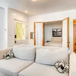 Quiet Cottage Less Than 1 Mi To Venice Beach And Boardwalk!