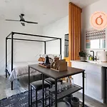 Vibe On The Patio At A Modern Luxury Studio Near Lax Beach