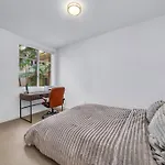 Modern & Chic In Heart Of Downtown Santa Monica