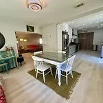 Oasis Hollywood