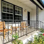 Updated 3-Bedroom La Home With Backyard, Bbq & Family-Friendly Amenities