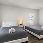 Luxury 2 Bedroom At The Heart Of Melrose Boulevard