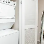Luxury One Bedroom Minutes From The Grove