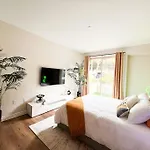 2 Bd 2 Ba In The Heart Of Encino 104