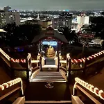 Hollywood Hideaway