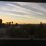 Charming Hollywood Studio With Pool, Balcony, & View