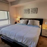 1Br Hollywood Luxury, Pool Views, Gym I Free Parking!