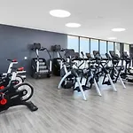 1Br Hollywood Luxury, Pool Views, Gym I Free Parking!