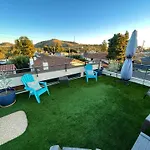 Cozy Guesthouse With Rooftop Deck