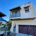 Cozy Guesthouse With Rooftop Deck