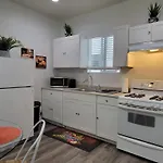 5 Minutes To Rodeo Drive! 2 Bedroom Man Cave Apartment Beverly Hills Adj