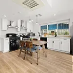 Spacious 1-Bd Hideaway Close To Usc Room With Share Livingroom