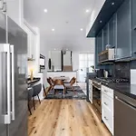 Spacious 4Br Townhouse With Free Parking And Rooftop
