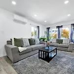 Modern Peaceful Private Oasis Near The Beach