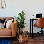 Spacious, Modern 1Bd Hollywood Apt Free Parking, Pool, Wifi, Private Balcony