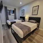 2 Bedroom Apartment1 Mile South From The Hollywood Walk Of Fame And Hollywood Sign