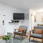 Balcom By Avantstay Newly Furnished Valley Home
