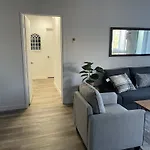 Modern Spacious & Bright 2Bedroom W Balcony In Prime West La