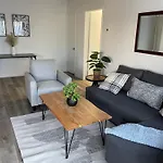 Modern Spacious & Bright 2Bedroom W Balcony In Prime West La