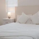 Charming La Retreat Near Usc & Downtown Highlights- 1 Bedroom With Shared Access