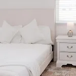 Charming La Retreat Near Usc & Downtown Highlights- 1 Bedroom With Shared Access
