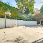 Less Than 1 Mi To Ucla Pet-Friendly Couples Retreat!
