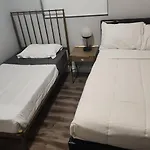 Charmer Near All La Attractions