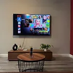 Beverly Hills Charm Rodeo Cedar