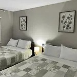 Beverly Hills Charm Rodeo Cedar