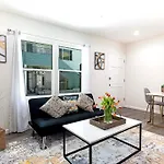 Cozy Ground-Floor Studio Near Beverly Hills Dining & Pico Blvd