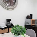 Cozy Ground-Floor Studio Near Beverly Hills Dining & Pico Blvd