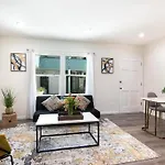 Cozy Ground-Floor Studio Near Beverly Hills Dining & Pico Blvd