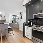 Luxurious 4 King Bedtownhouse With Free Parking And Rooftop