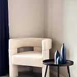 Bright & Spacious In Iconic La Neighborhood-Free Parking