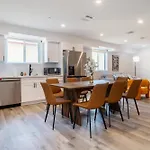 Stylish & Cozy Retreat Near Usc & Downtown La