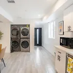Cozy Urban Retreat Near Downtown La & Usc - Private Room With Shared Living Room And Kitchen