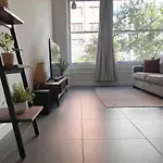 Modern Loft-Rooftop Pool, Spa, Gym & Free Parking