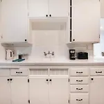 Charming 2Nd-Floor Studio Near Beverly Hills And Top La Attractions