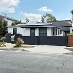 Modern 2Br Stylish & Cozy Unit