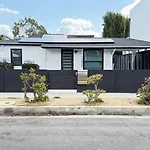 Modern 2Br Stylish & Cozy Unit