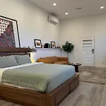Stunning View Hollywood Hills Guest House