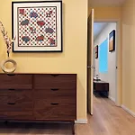Hollywood Hills Haven-Guest House