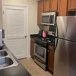 Lala Land-1Bed With Free Parking, Pool, Sauna